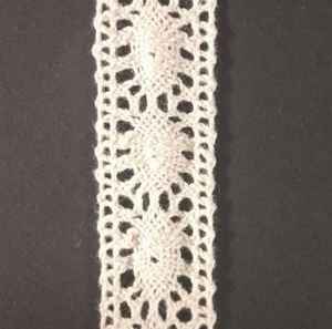 Encaje Crosiyo importado con acabado impecable y calidad de tela duradera para marcas de moda. - Product Image 1