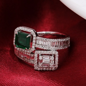 Anillo de Oro Blanco Sólido de 18K con Esmeralda Natural Cuadrada y Doble Banda Entrelazada con Halo de Diamantes, Joyería Fina, Memoria Jewels - Product Image 5