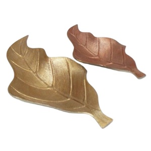 Plateau à feuilles métalliques modernes Table design Plateaux de service décoratifs en métal finition or et cuivre - Product Image 1