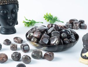 หินโกเมนธรรมชาติทรงกลมขนาด 18-25 มม. ขัดเงาสำหรับทำเครื่องประดับ ฮวงจุ้ย งานฝีมือทางศาสนา ของตกแต่งบ้าน ขายส่ง - Product Image 4