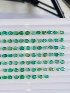 Émeraudes Naturelles Ovales 5x4mm 42.05cts Couleur Vert Riche Premium Qualité Fine Calibrées Assorties Certifiées IGI Lot de Pierres Précieuses - Product Image 1