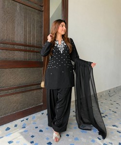 Ensemble Salwar Kameez en coton brodé noir avec dupatta, tenue traditionnelle indienne pour femmes, coupe ample décontractée 85955 VRINDAVAN- VF 242 - Product Image 2