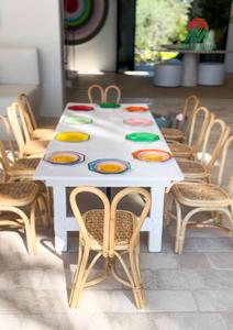 Chaise en rotin pour enfants, utilisation en extérieur, design moderne, convient aux enfants de 3 à 8 ans, décorée de ballons roses, fête d'anniversaire - Product Image 6