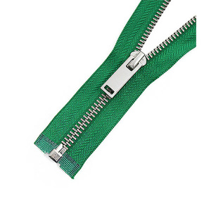 Fermetures éclair métalliques personnalisées avec curseur autobloquant, extrémité ouverte, légères, pour vestes, manteaux, sacs, vêtements et accessoires. - Product Image 4