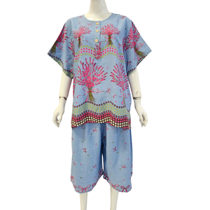 Ensemble de détente d'été pour femme, motif floral, manches courtes, col rond, 100 % coton, pantalon longueur genou, coupe ample, imprimé nœud, tenue décontractée - Product Image 1