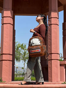 Sacs à dos en cuir de vachette véritable usiné à la main Sacs à dos en cuir sculptés élégants Sacs à dos de style occidental Nouvelle mode élégante - Product Image 2