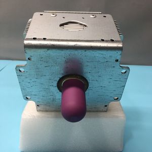 Válvula Neumática FLUOROWARE 202-71 de 2 Vías, 3/8" - Equipo y Piezas de Semiconductores de Confianza con Legado Global - Product Image 4
