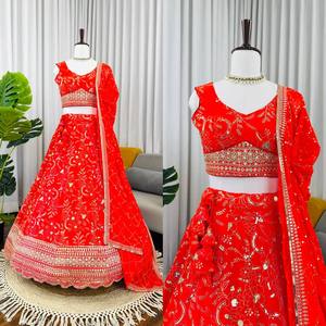 Ensemble Lehenga prêt pour le mariage, style Glam Flair, parfait pour les fêtes, en Faux Georgette, doux, avec doublure intérieure en micro-fil et travail de sequins. - Product Image 5