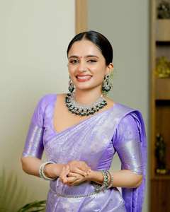 Blusa Tradicional Étnica Banarasi de Poliéster Cosida, Hermosa Decoración Artesanal con Dori en la Parte Posterior, Reversible, Ideal para Bodas y Fiestas - Product Image 5