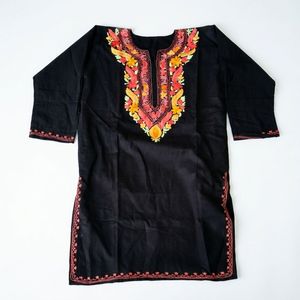 Kurti Pheran élégant noir jais avec broderie florale Aari multicolore - Product Image 4