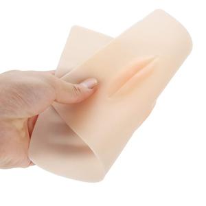 Peau d'entraînement en silicone pour la pratique des teintes à lèvres, du tatouage cosmétique, du microblading et du maquillage permanent - Product Image 3