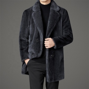 Manteau en fourrure pour homme - un élégant manteau d'hiver mi-long avec col en fourrure et design réversible en zibeline - Product Image 6