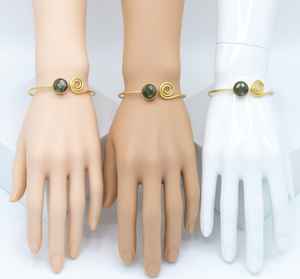 Brazalete de paladio chapado en oro hecho a mano |   Brazalete Vintage con Diseño en Espiral y una Sola Piedra |   Joyería con Piedras Preciosas Certificadas por IGI HARI - Product Image 2