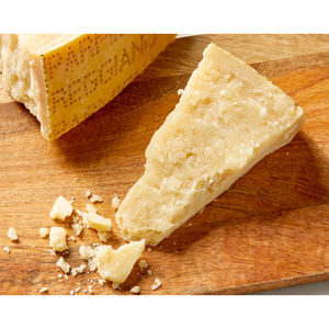 Fromage Parmesan de qualité export, traité hygiéniquement, emballé sous contrôle qualité - Product Image 5