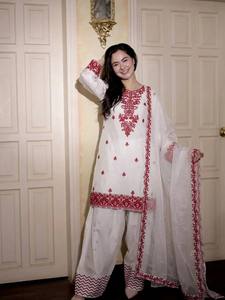 Ensemble élégant de kurta brodé en rayonne et coton avec pantalon farshi et dupatta en soie - Product Image 2