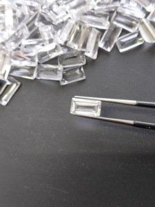 Topaze blanche naturelle 10x5MM taille baguette, pierre précieuse de qualité supérieure pour la fabrication de bijoux - Product Image 1