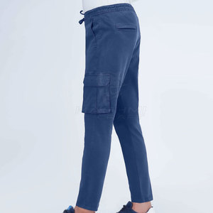 Jogging cargo légers et respirants pour homme, style utilitaire multi-poches pour un look moderne. - Product Image 4