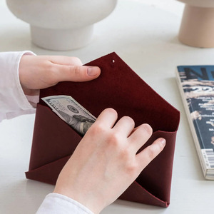 Enveloppe à monnaie en cuir de qualité supérieure, conçue pour la planification des économies mensuelles, les reçus, les cartes et les voyages, en vente à un prix raisonnable - Product Image 1