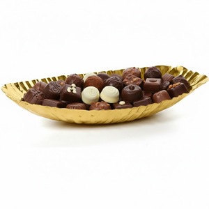 Bandeja Decorativa Dorada Antigua para Servir Chocolate con Diseño Floral y Asa, Ideal para Exhibir Postres, Perfecta para Cualquier Ocasión, Excelente Precio - Product Image 4