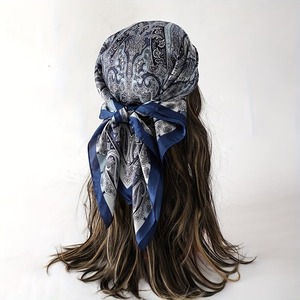 Ventes chaudes : Foulard carré en satin de soie imprimé avec logo personnalisé, bandana unisexe tendance de haute qualité pour l'extérieur, utilisable en toutes saisons - Product Image 1