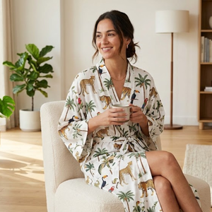 ชุดกิโมโนผ้าฝ้ายออร์แกนิคพิมพ์ลายด้วยมือ |   ชุดคลุมอาบน้ำพิมพ์ลายดอกไม้และสัตว์สำหรับผู้หญิงคอวี |   ชุดลำลองแขนยาวแบบยั่งยืน - Product Image 3