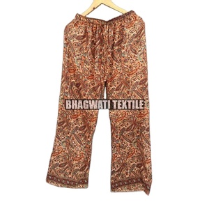 เสื้อวินเทจของผู้หญิงอินเดียทรงครอปผ้าไหม100% เกาะอกคอวีขนาดใหญ่ลายดอกไม้เสื้อชายหาดสไตล์โบโฮ - Product Image 3