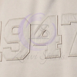 Sudadera con capucha de estilo universitario de gran tamaño para hombre con diseño de apliques elevados clásicos, ajuste relajado, aspecto universitario de Athleisure para Otoño e Invierno - Product Image 6