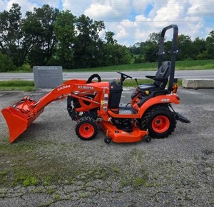 รถแทรกเตอร์ Kubota BX23S 4WD มือสองคุณภาพสูงพร้อมจำหน่าย  พร้อมอุปกรณ์ตักดินด้านหน้า  รถขุดดินด้านหลัง  เครื่องยนต์  เกียร์ และลูกปืนคุณภาพสูง - Product Image 3
