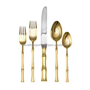 Elegante juego de cubiertos de metal brillante diseñado para hogares contemporáneos que ofrece una estética sofisticada y un uso duradero - Product Image 5