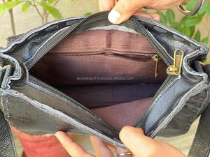 กระเป๋าสะพายคาดลำตัวทำจากหนังแท้,กระเป๋าสะพายไหล่แบบปักลายไม่ซ้ำใครกระเป๋าคาดตัวสไตล์ Boho Banjara - Product Image 5