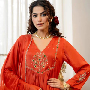 Ensemble ethnique trois pièces en soie avec haut brodé et dupatta assorti, élégant ensemble Kurti et pantalon pour femme, longueur 45 pouces, couleur Teal - Product Image 1