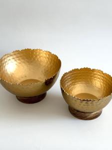 Cuenco de chocolate de aluminio martillado con borde desgarrado y acabado dorado para presentación diaria en la mesa y exhibición de dulces en la mesa auxiliar. - Product Image 4