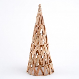 Décoration d'arbre de Noël en forme d'ange, fabriquée à partir de jacinthe d'eau tressée pour décorer les arbres de Noël. - Product Image 5