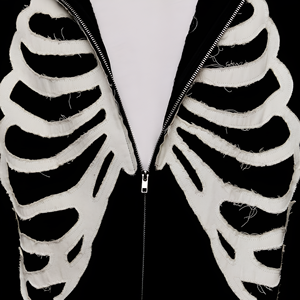 Sudadera con capucha negra con cremallera y estampado de huesos desgastados, con energía de estilo urbano y un look de moda contemporánea, tendencia atractiva. - Product Image 3