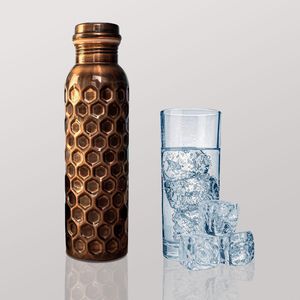 Botella de Agua de Cobre con Relieve de Panal de Abeja, Botella de Cobre Natural Desintoxicante, Venta al Por Mayor - Product Image 1
