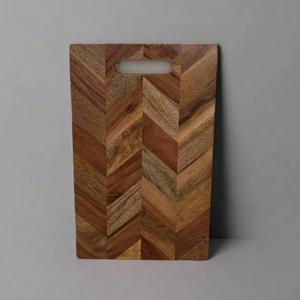 เขียงไม้กระถินลายเชฟรอน หนา ทนทาน ปลอดภัยสำหรับมีด ใช้งานได้หลากหลาย ทั้งหั่น ตัด และเสิร์ฟ เหมาะสำหรับครัวสมัยใหม่ - Product Image 4