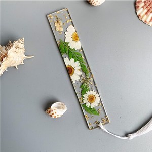 Marcapáginas de Resina con Flores Secas Transparentes, Regalo de Cumpleaños, Artesanía de Resina, Marcapáginas Floral, Regalo Personalizado para Profesor - Product Image 1