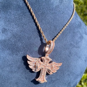 Collier pendentif pour homme en argent plaqué rhodium, motif aile d'ange croisée, style baguette, hip-hop, entièrement serti de pierres, pour soirée - Product Image 4