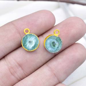 Pendentif Rond en Quartz Solaire Émeraude avec Bordure Plaqué Or, Breloque en Pierre Précieuse, Fourniture pour la Fabrication de Bijoux Bohèmes Tendance - Product Image 4