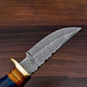 Cuchillo de caza y camping personalizado hecho a mano de acero de Damasco con punta de clip, mango de madera, funda de cuero, grado DIY/Industrial, 9 pulgadas - Product Image 2