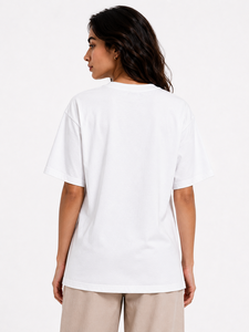 T-shirt tendance rouge à strass pour femme, texture étoilée délavée, personnalisable DTG, style polyvalent, détails glamour d'été, en coton - Product Image 2