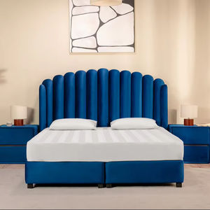 Cama de Madera Sólida de Diseño de Alta Calidad, Muebles de Lujo con Cabecera, Tamaño King, Hecha a Mano - Product Image 1