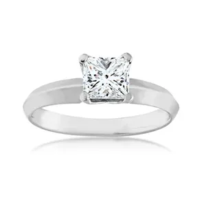 Bague solitaire en diamant taille princesse cultivé en laboratoire, or blanc 18 carats plaqué rhodium, 1,00 ct, pureté E VS, certifiée IGI, bague de luxe à bord fin - Product Image 1