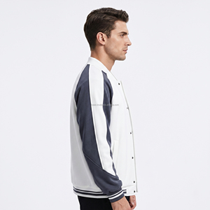 Chaqueta Varsity de Lana Personalizada, Corte Ajustado, con Bordado Vintage, Diseño de Béisbol en Gris Metálico y Blanco - Product Image 4