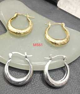 Boucles d'oreilles Huggie en alliage style bohème, légères, pour usage quotidien - Fabricant indien, prix d'usine - Product Image 1