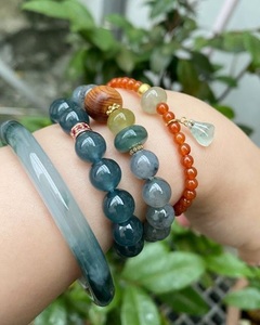 Pulsera de Resina de Diseño Artesanal con Acabado Moderno y Sofisticado, Accesorio Elegante para Colecciones de Moda - Product Image 2