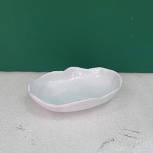 Plat de service en aluminium de forme irrégulière, assiette blanche émaillée, petit plat à collation ou dessert, vaisselle moderne - Product Image 3