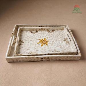 Plateau rectangulaire en nacre avec motif floral doré, vaisselle artisanale bohème, plateau de service décoratif - Product Image 3