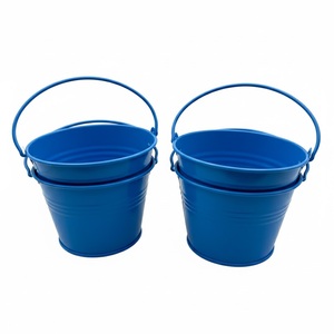 Seau en métal bleu, revêtement poudré, jardinières durables pour fleurs et plantes vertes, design minimaliste, seaux vintage - Product Image 1