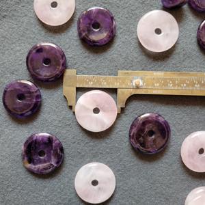 Colgantes de Donut de Cristal Natural Tallados a Mano al por Mayor, Suministros Clásicos para la Fabricación de Joyas y Regalos para Mujer, a Granel - Product Image 6